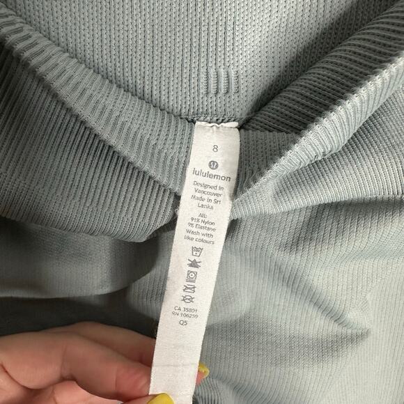 Lululemon Women's Early Grey Awakening Crop Taryn Toomey Collection 17" Size 8 - Picture 5 of 7